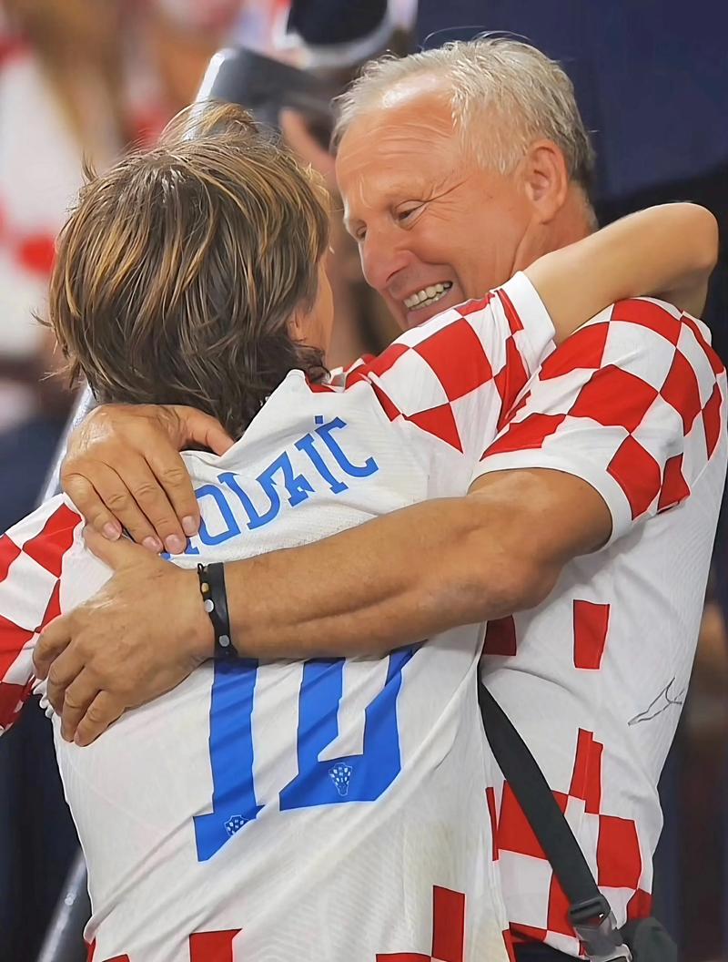 官方：邓弗里斯退出本期国家队集训，将直接返回俱乐部