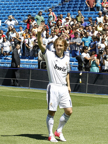 跟队：布伦特福德和桑德兰有意圣地亚哥，但球员想在米兰立足