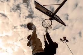 弗拉格砍下35分8篮板，莱昂纳德贡献30分，独行侠客场险胜快船